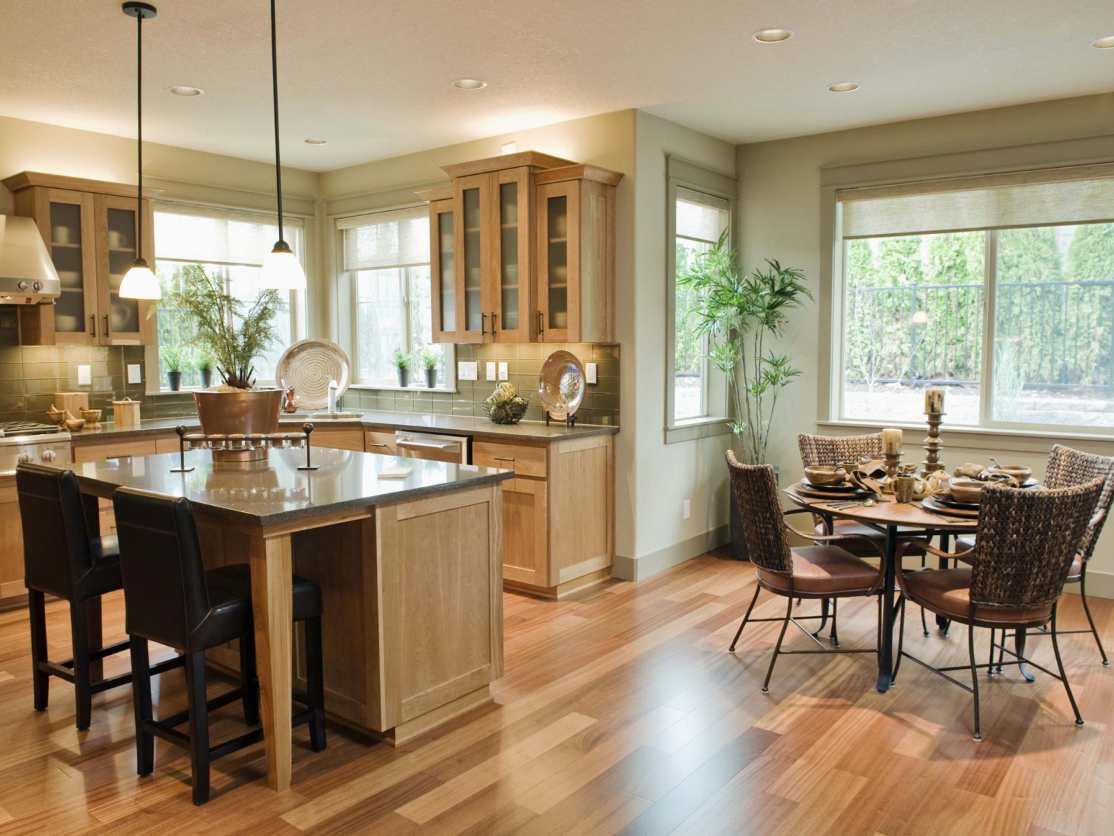 Кухня-столовая в доме