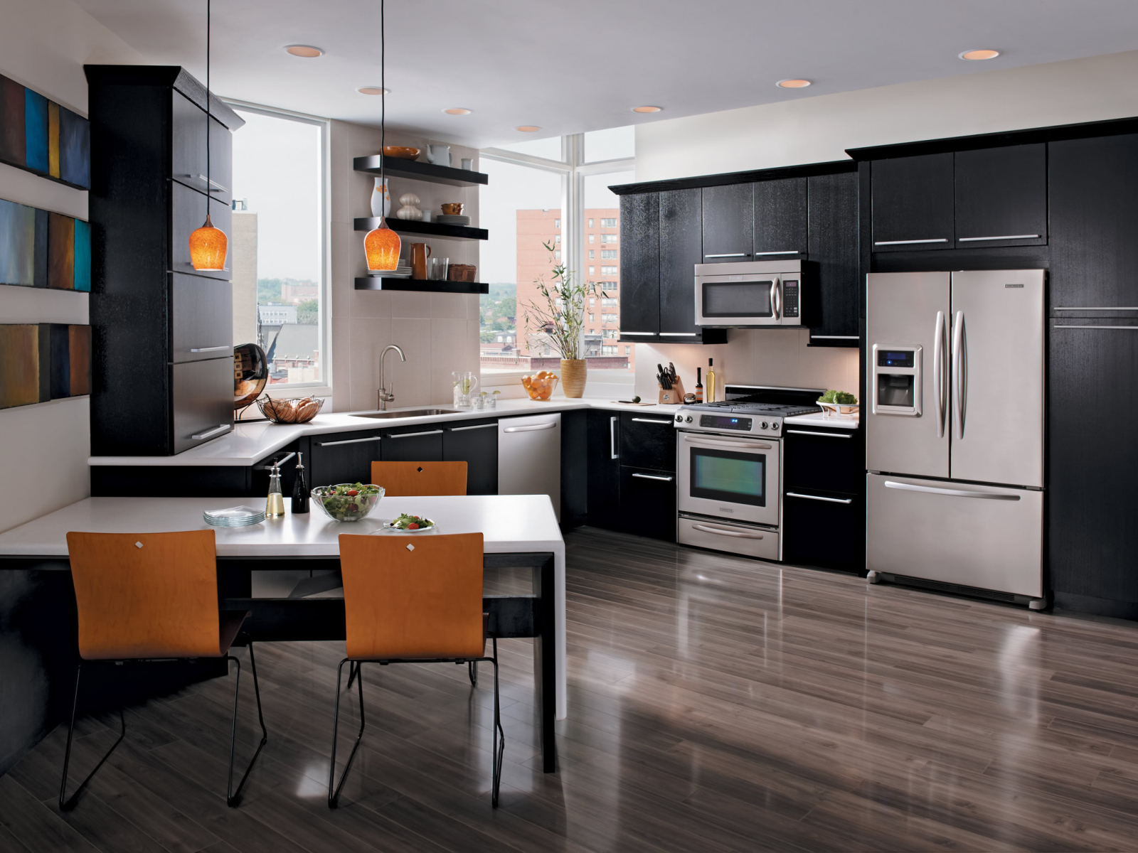 Кухонная мебель черного цвета