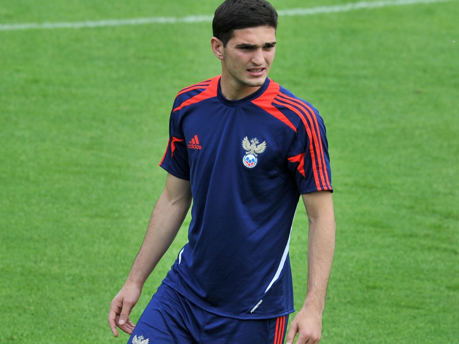 Магомед Оздоев полузащитник Локомотива в форме национальной сборной