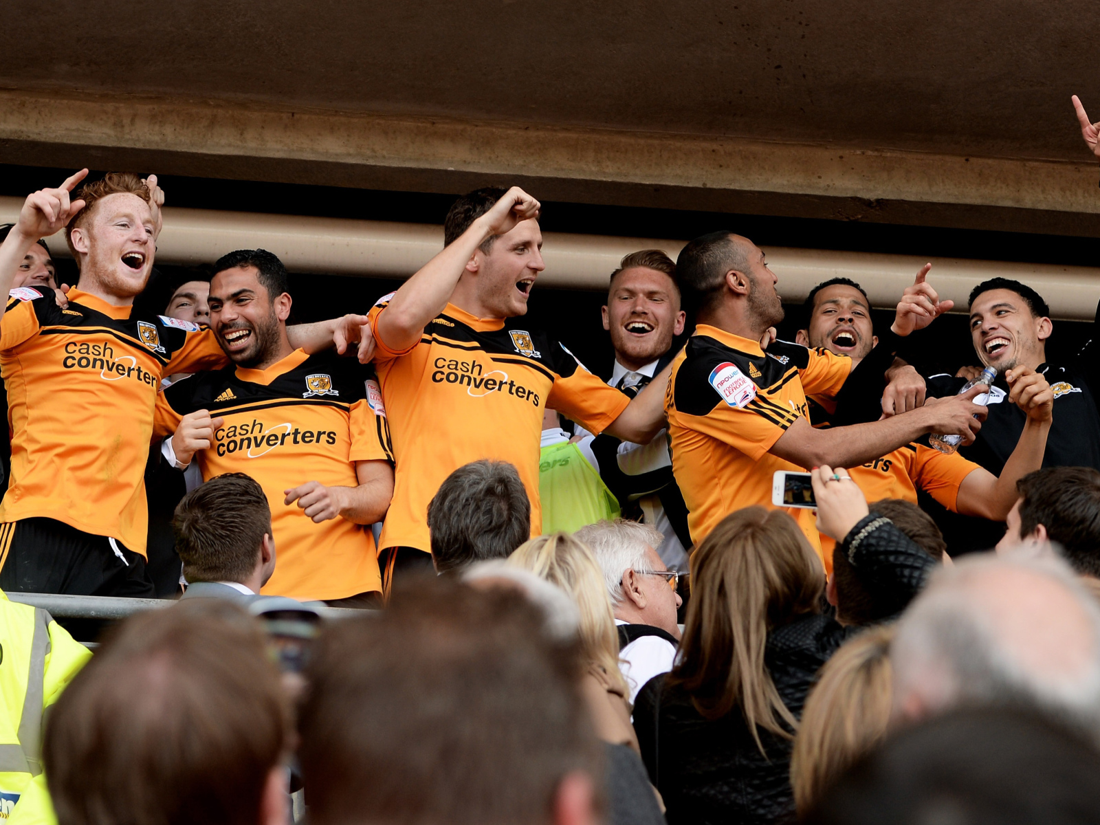 Популярный Халл Сити