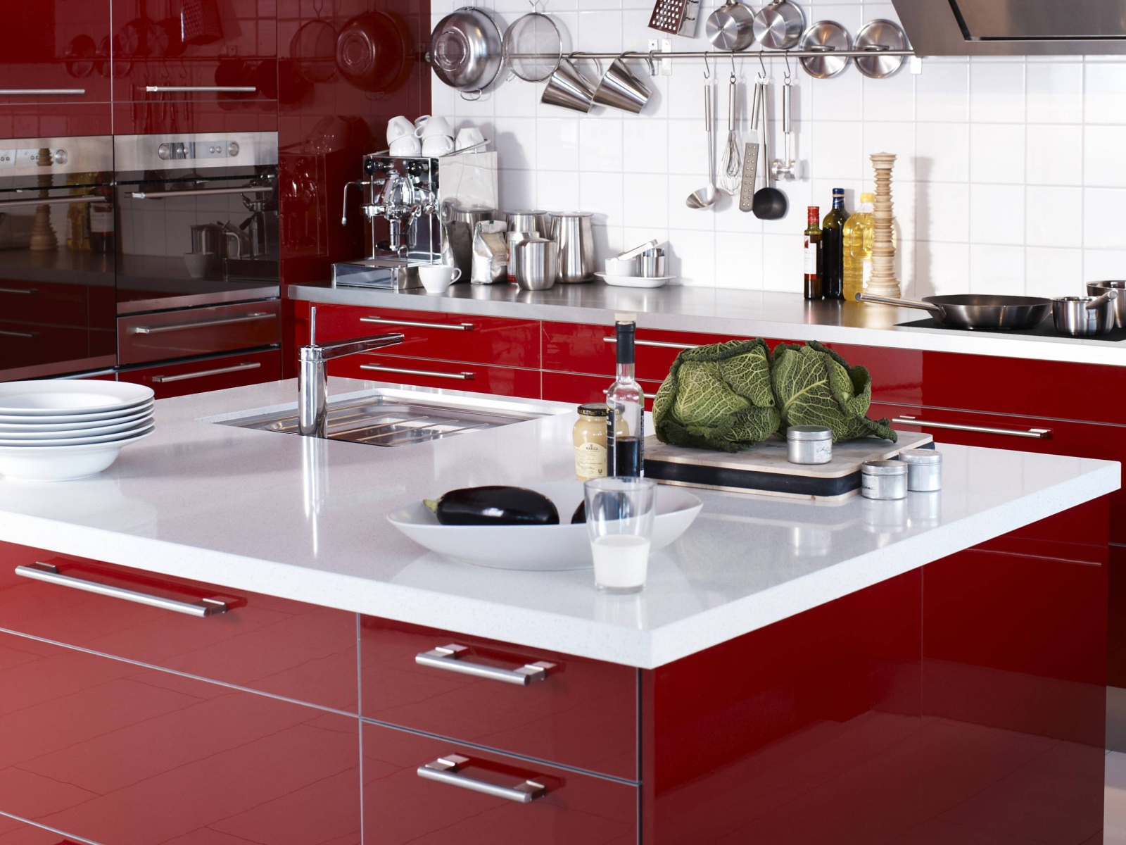 Красный цвет кухни