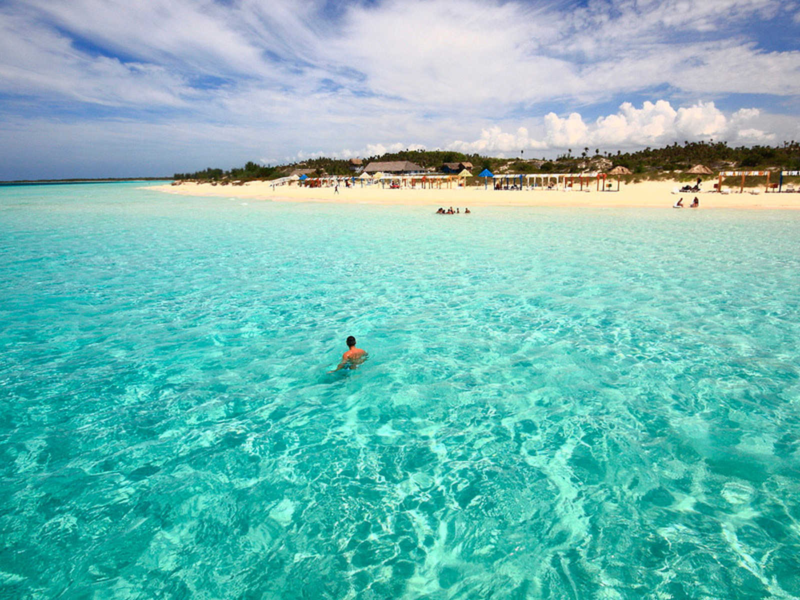 Отдых на пляже на курорте Кайо Коко, Куба