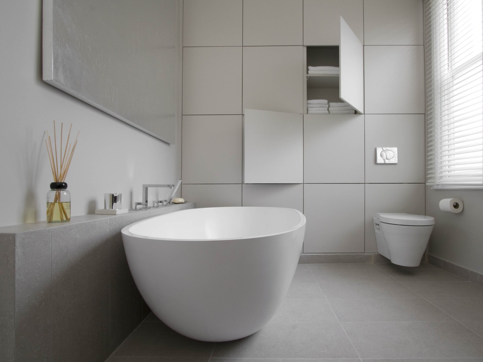 Полочки для хранения ванных принадлежностей