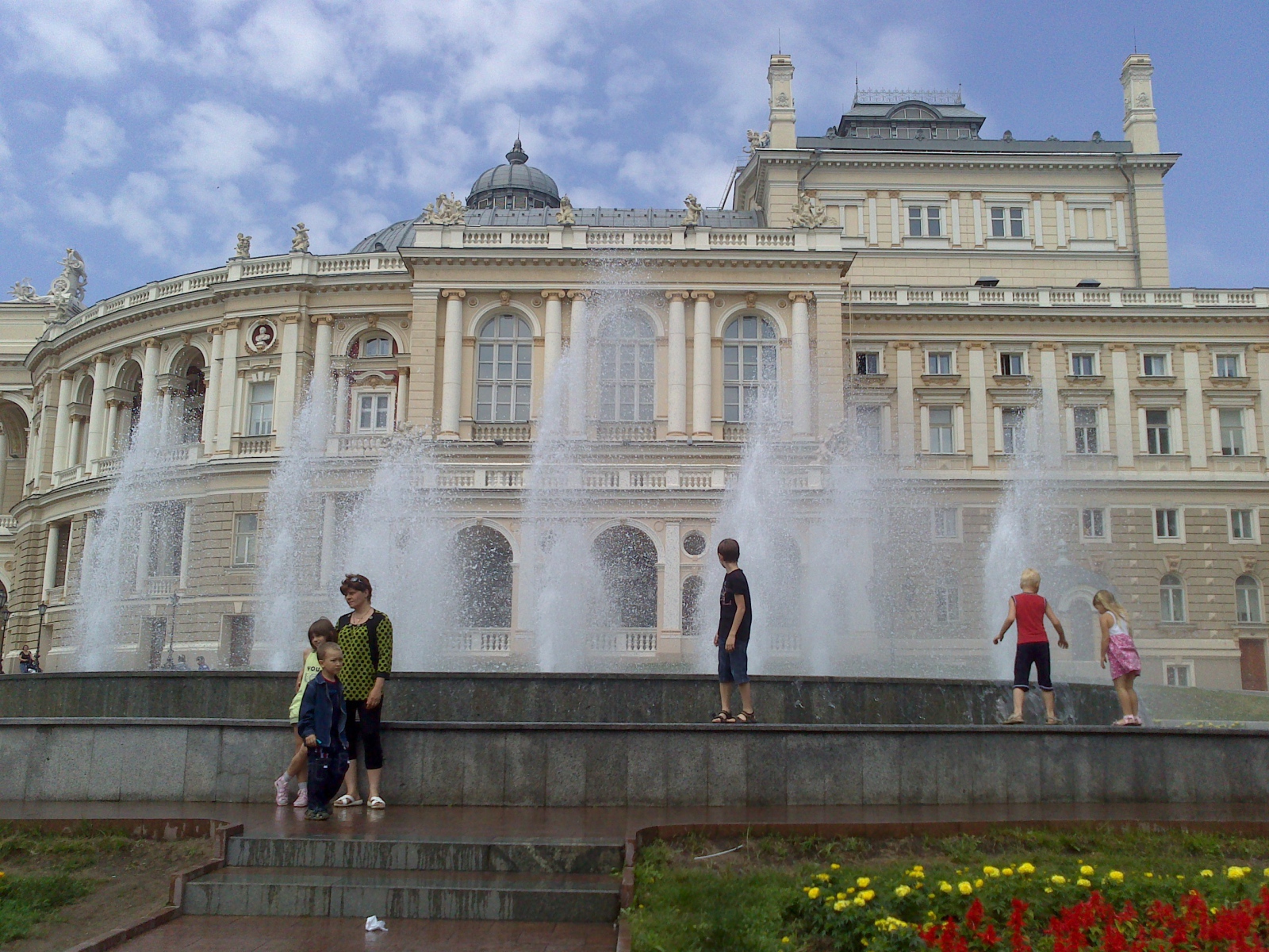 Фонтан у Оперного театра