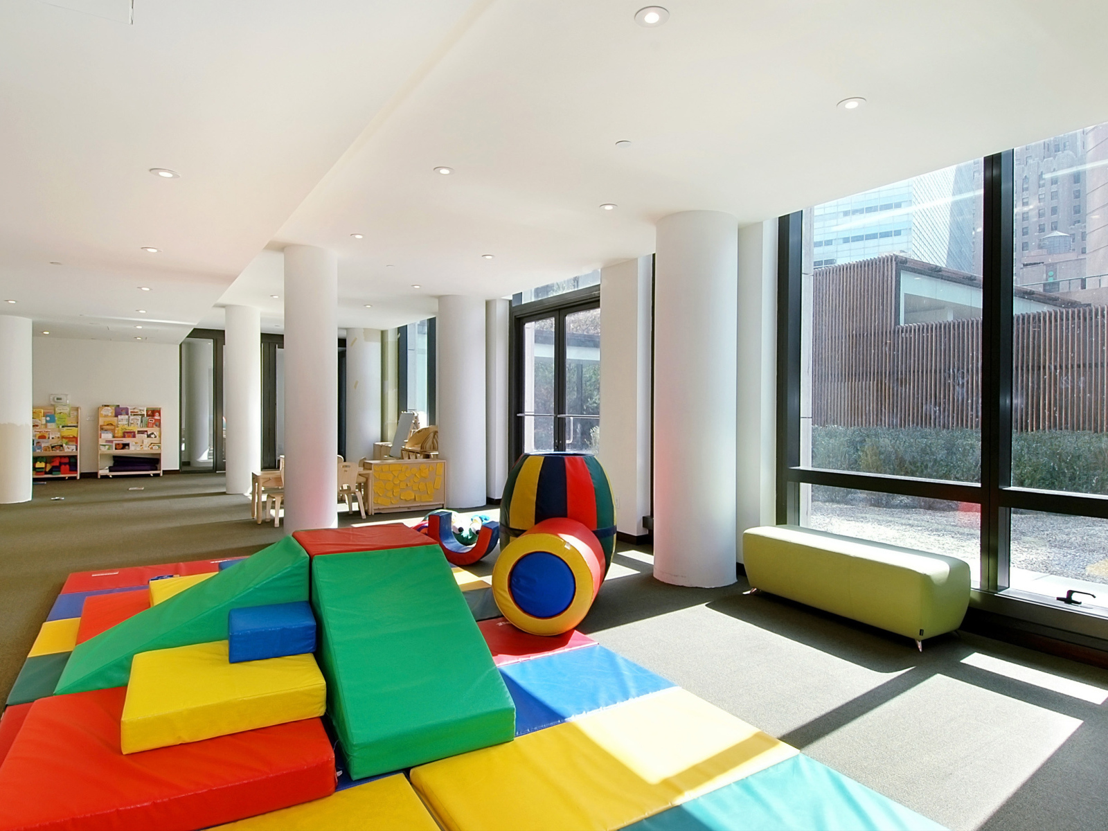 Просторная детская комната