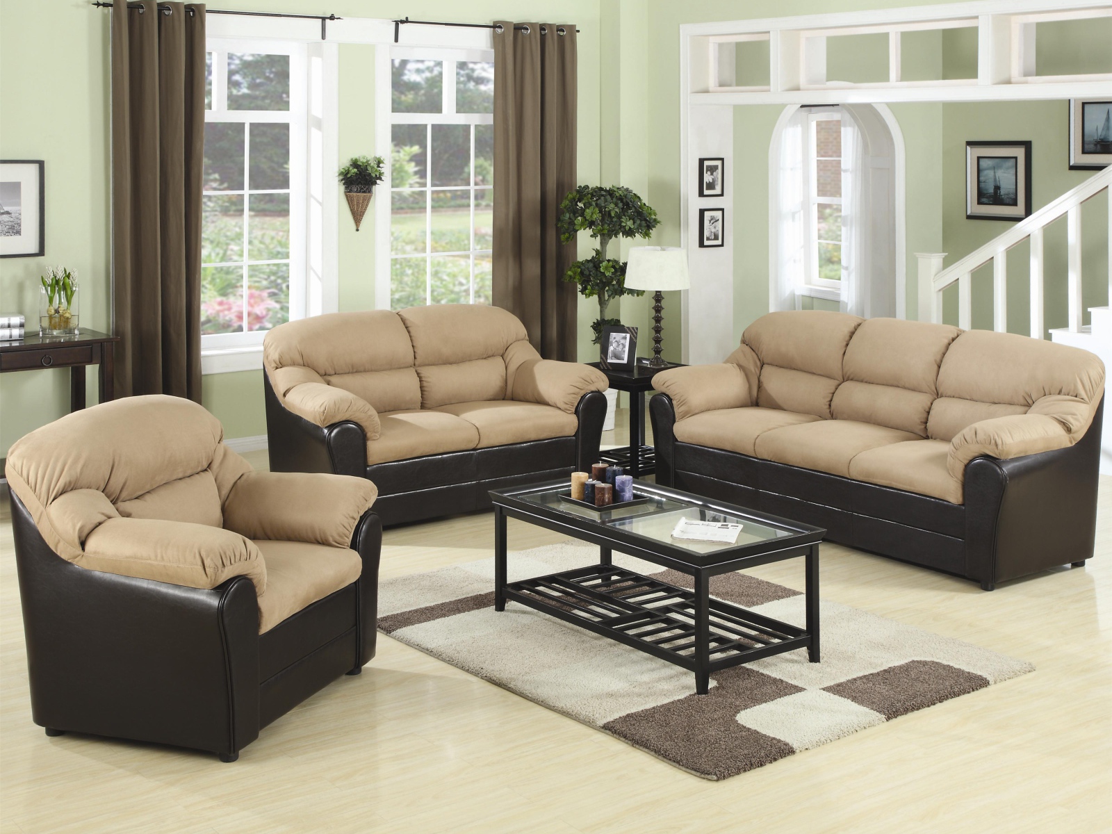 Мягкая мебель в гостиной