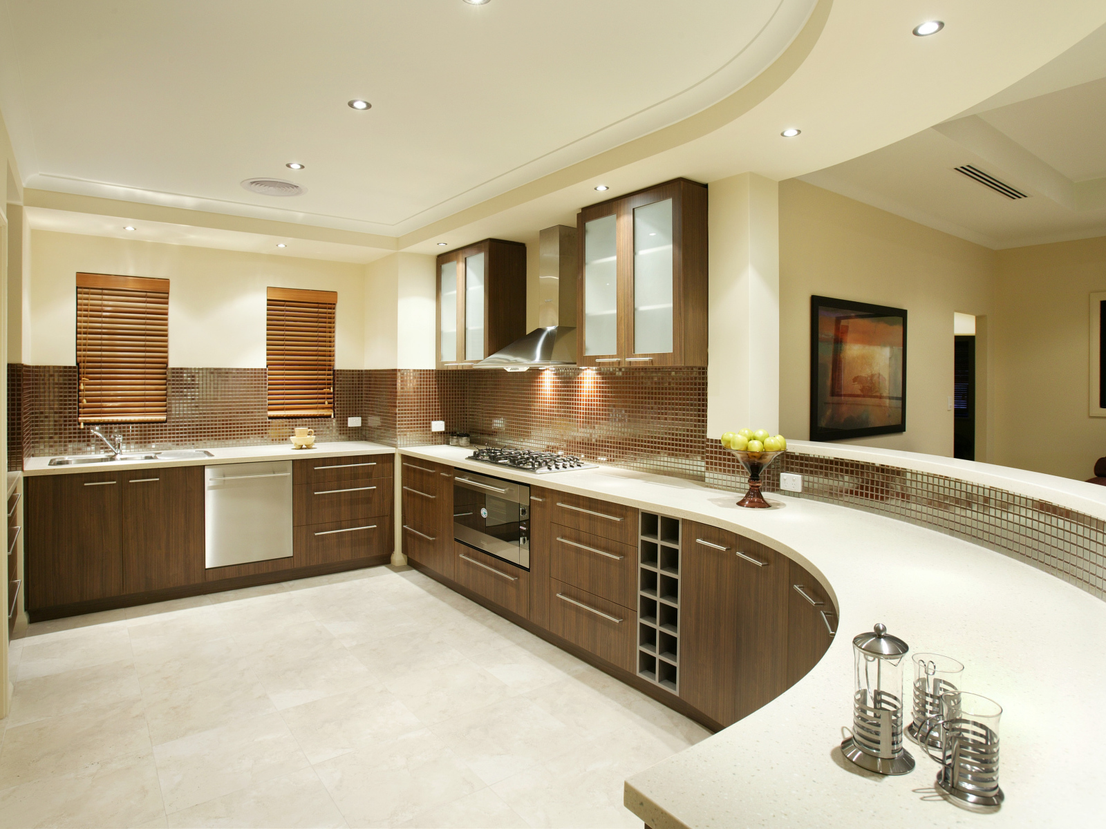 Очень большая кухня