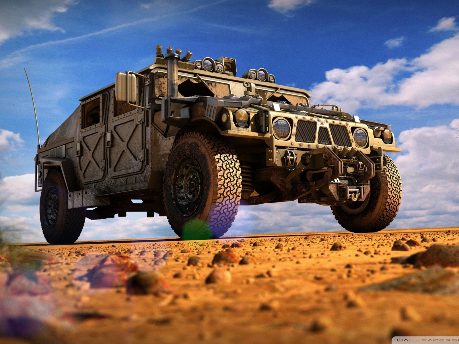 Военный Хаммер в пустыне