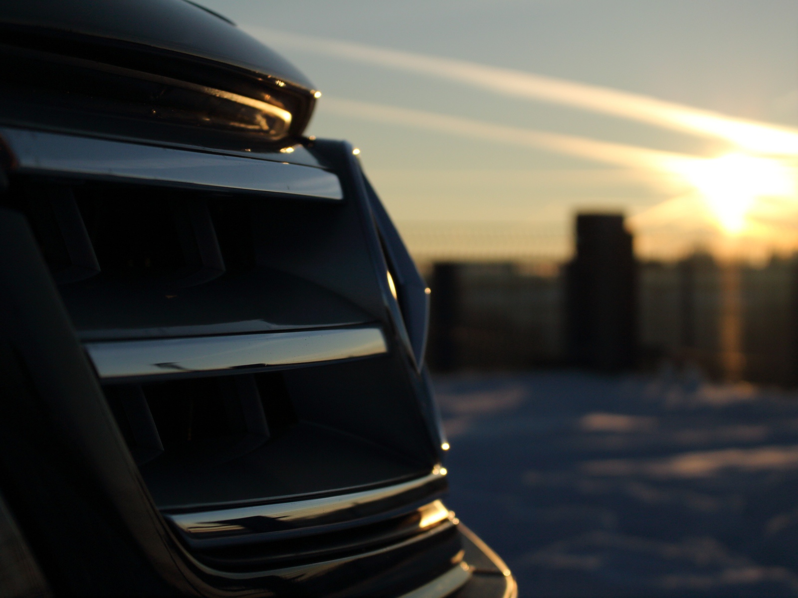 Радиаторная решетка дорого автомобиля