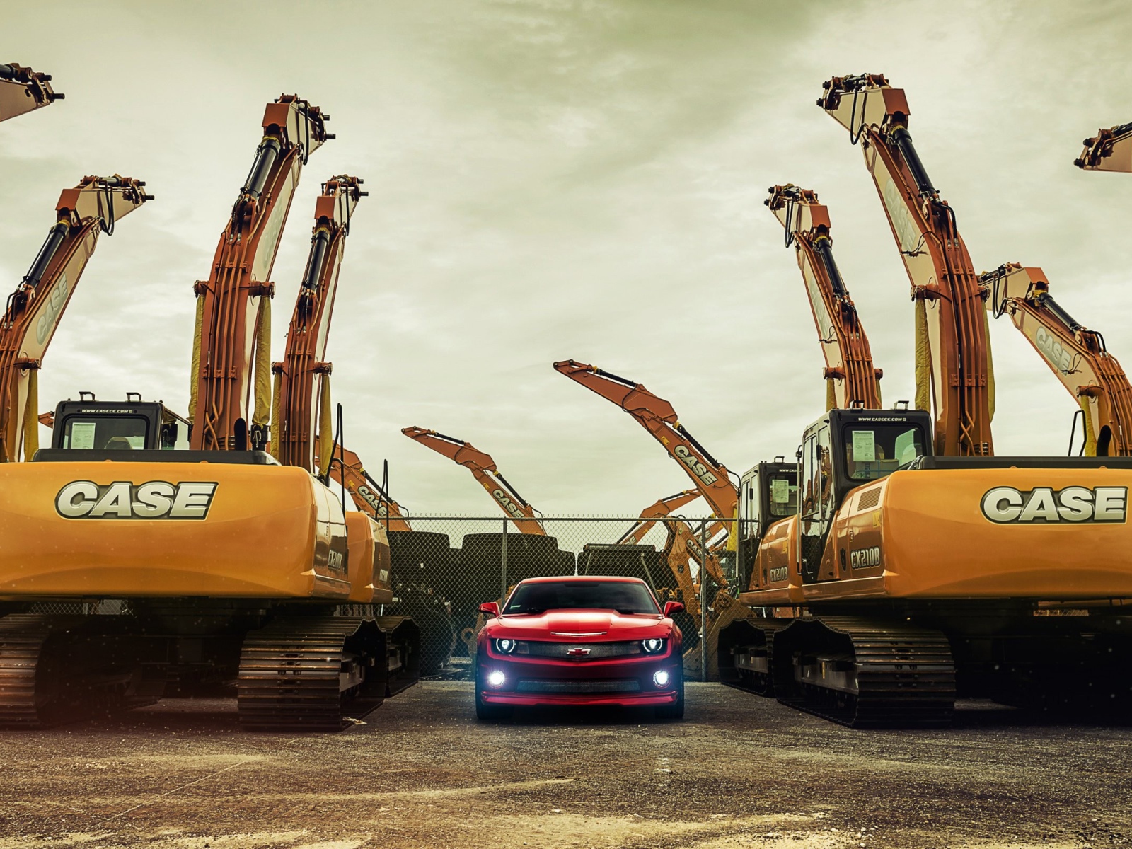 Chevrolet Camaro между экскаваторами