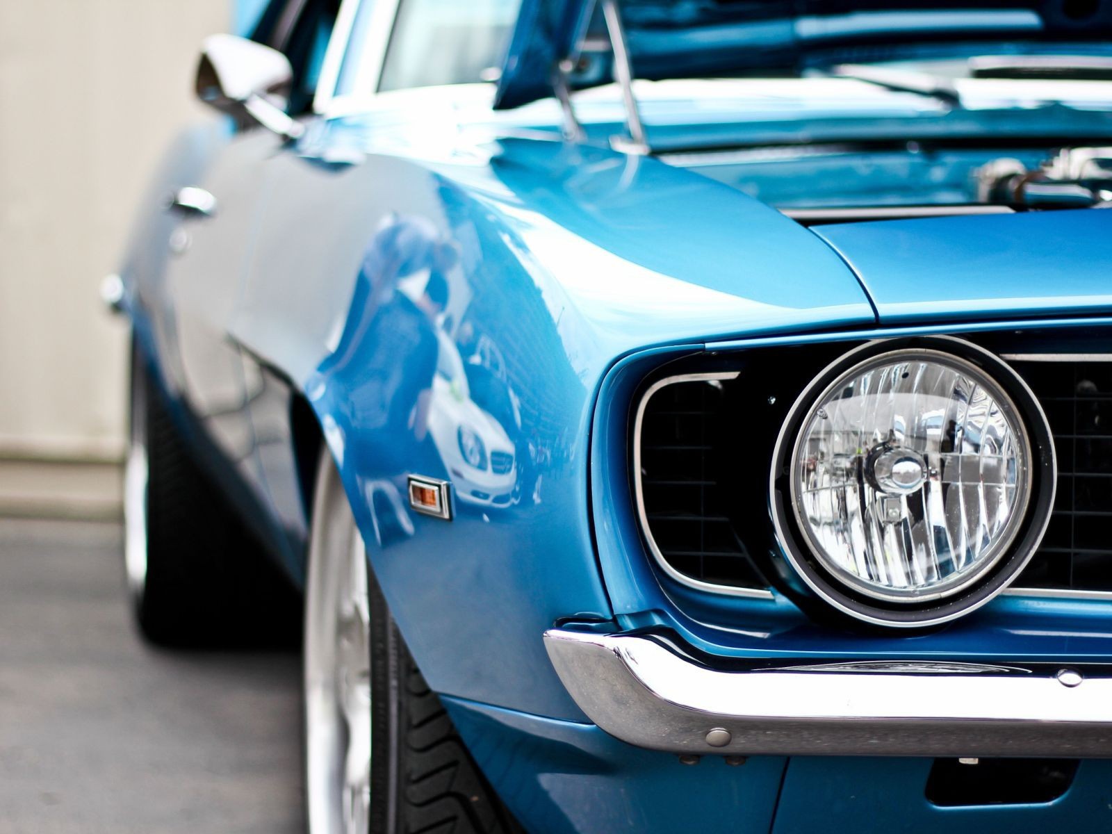 Фара голубого Chevrolet Camaro Z28