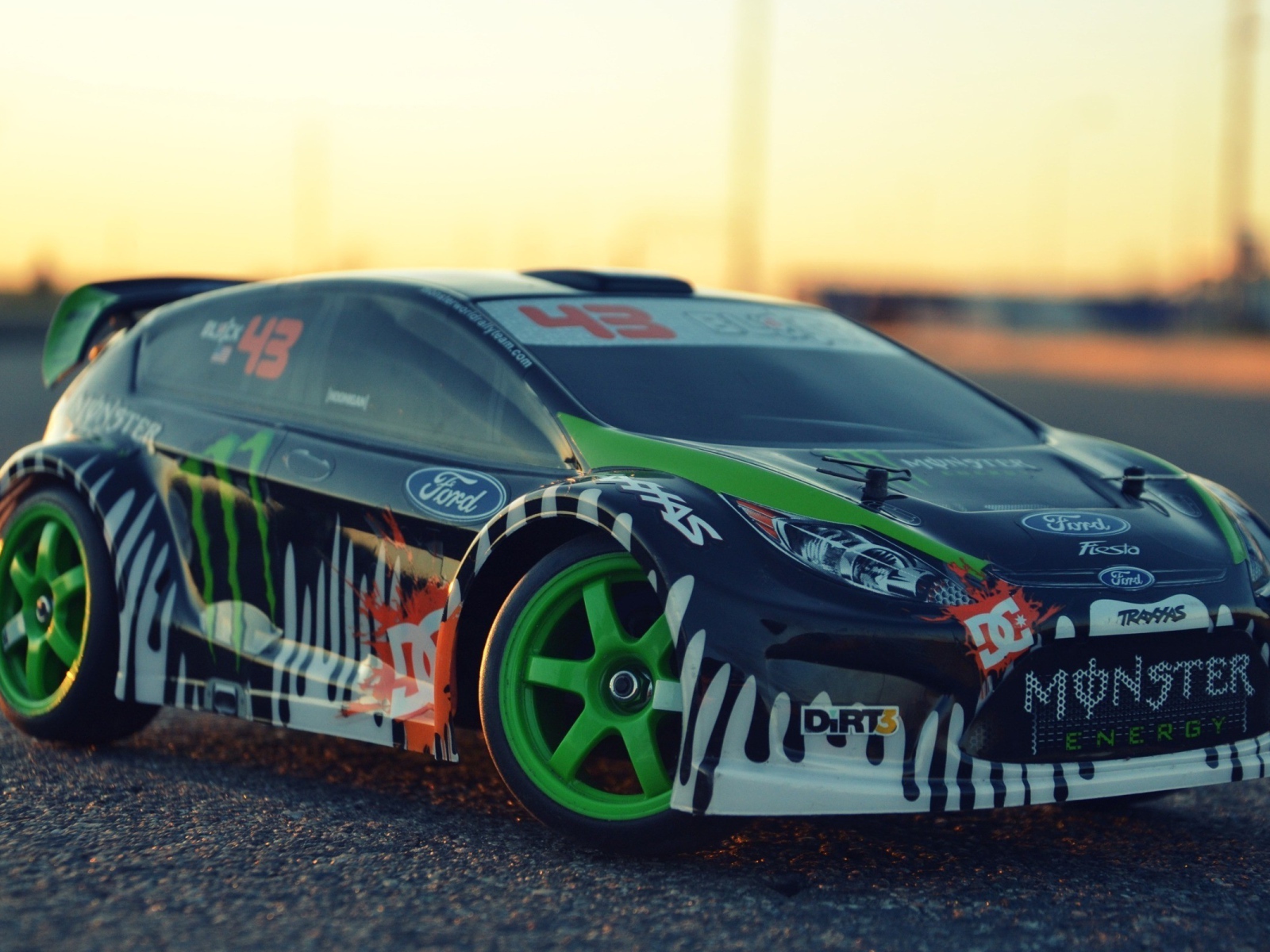 Раскрашенный Ford для уличных гонок