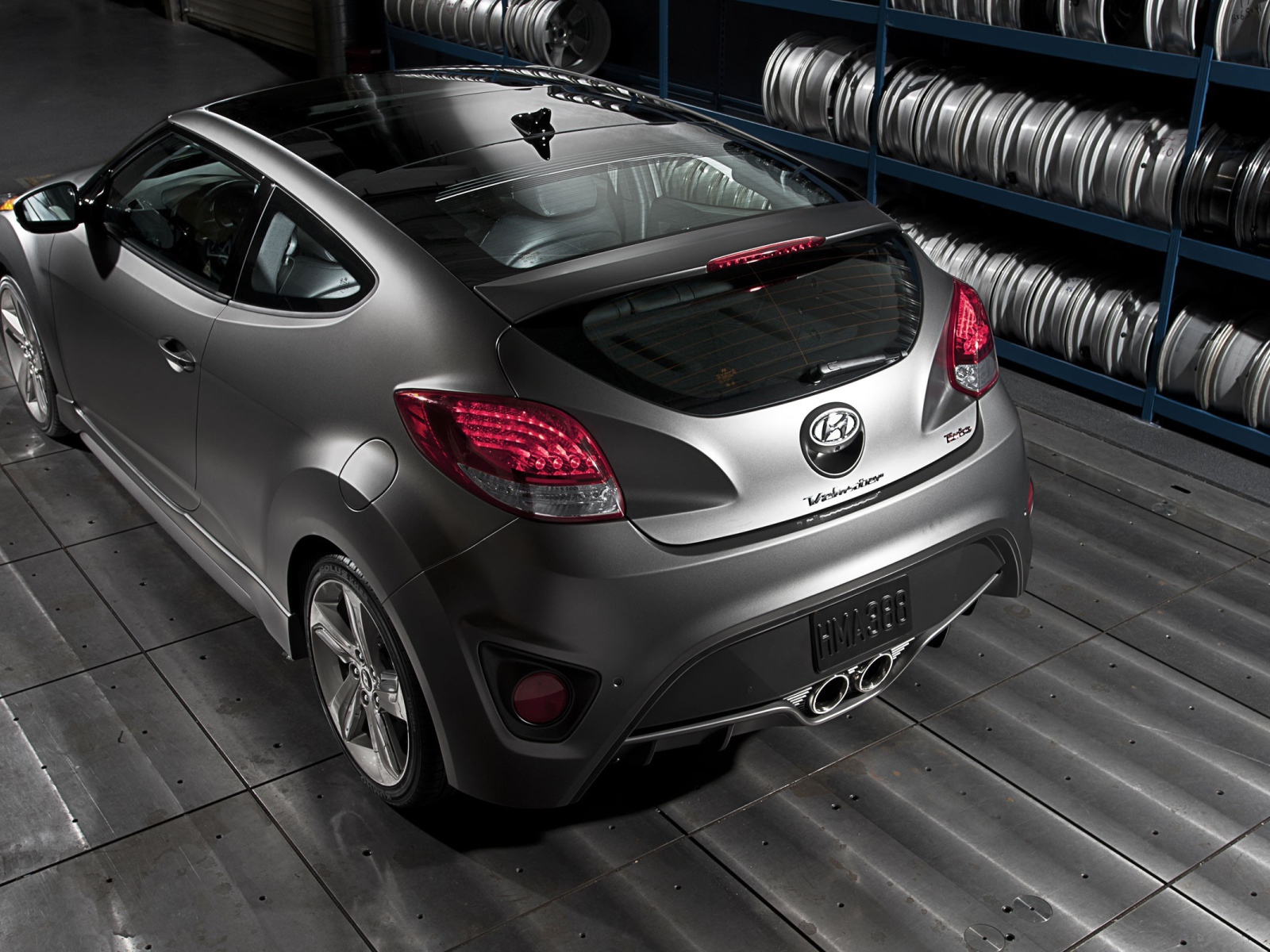 Авто Hyundai Veloster в гараже