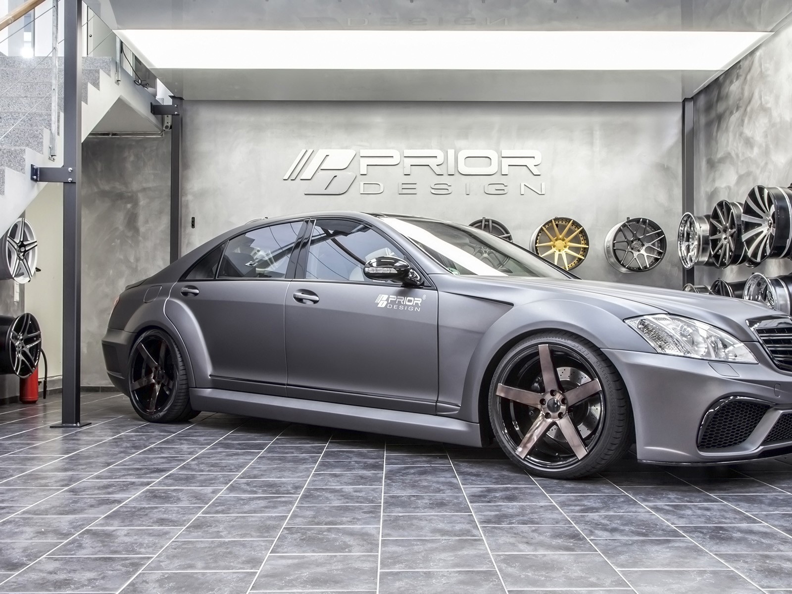 Серый Mercedes-Benz S Class