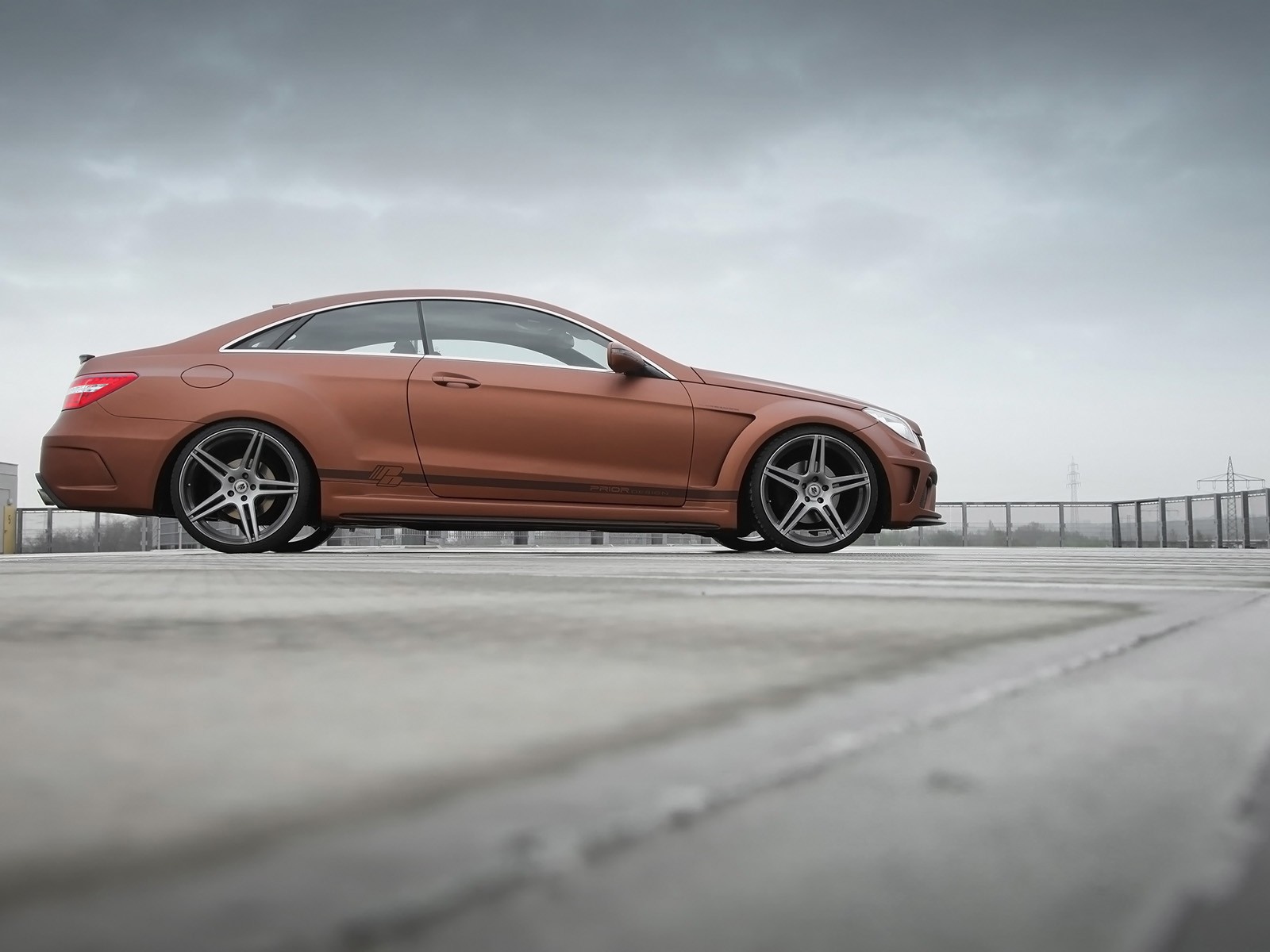 Современный Mercedes-Benz E-Class Coupe PD850 Black Edition