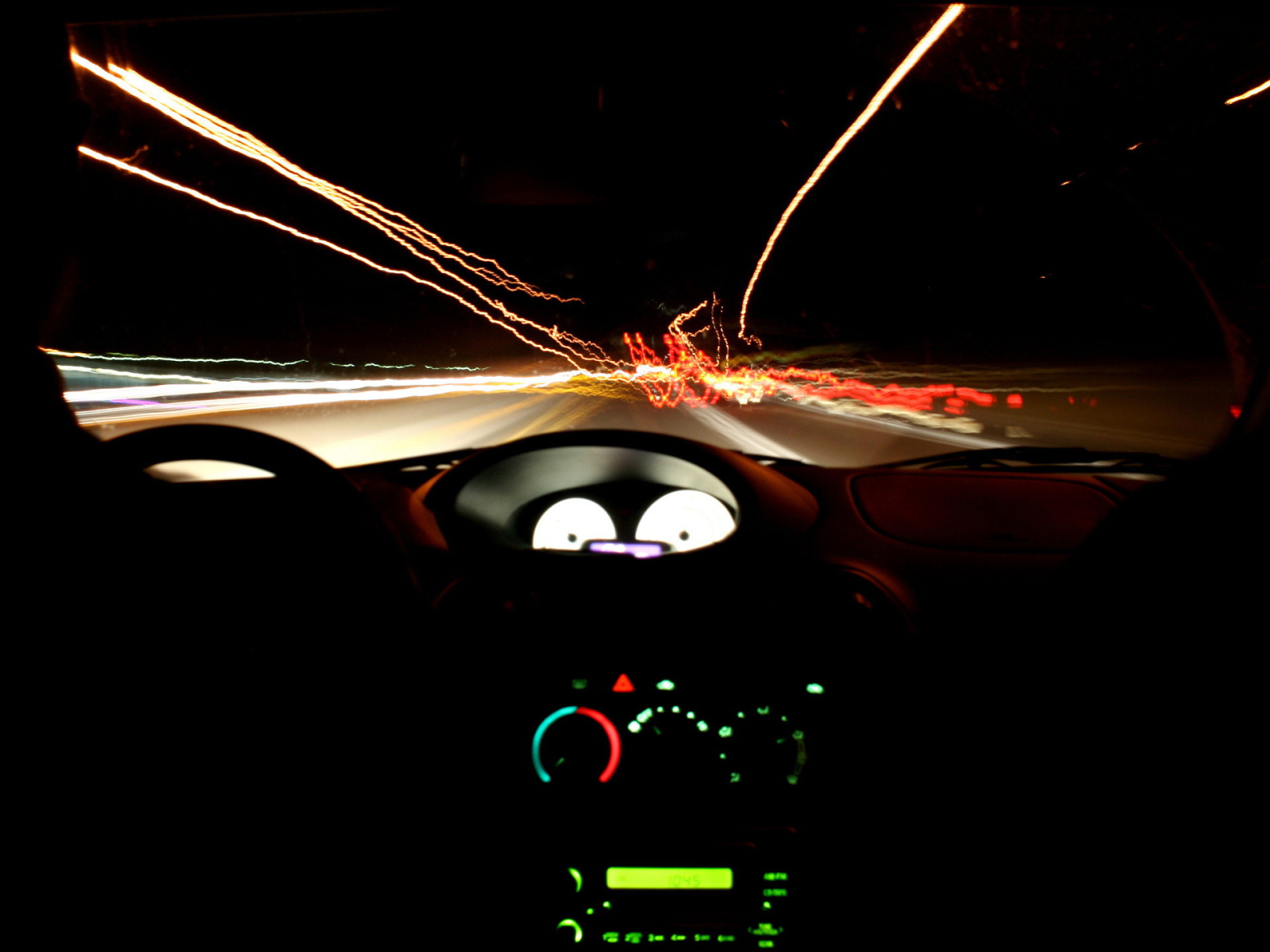 Ночной вид из кабины автомобиля