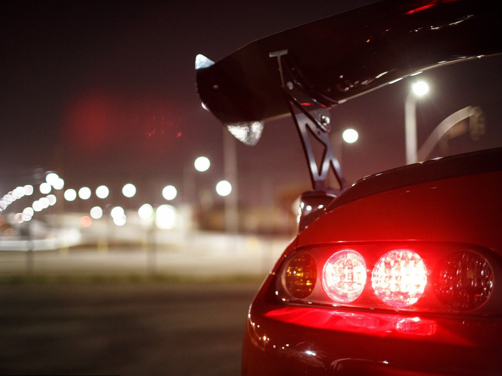 Стоп сигнал красной Toyota Supra