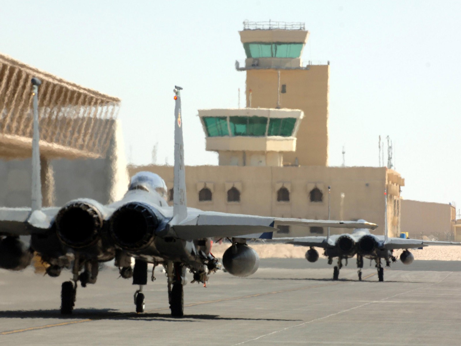 F-15 Eagle на военной базе