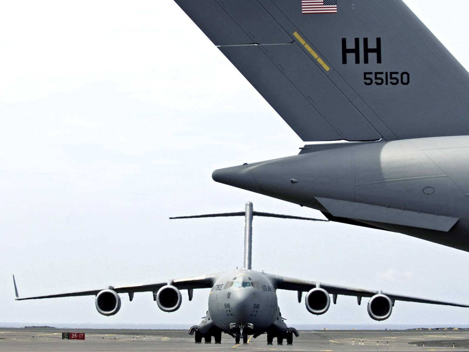 Военно транспортный самолет C-17 Globmaster