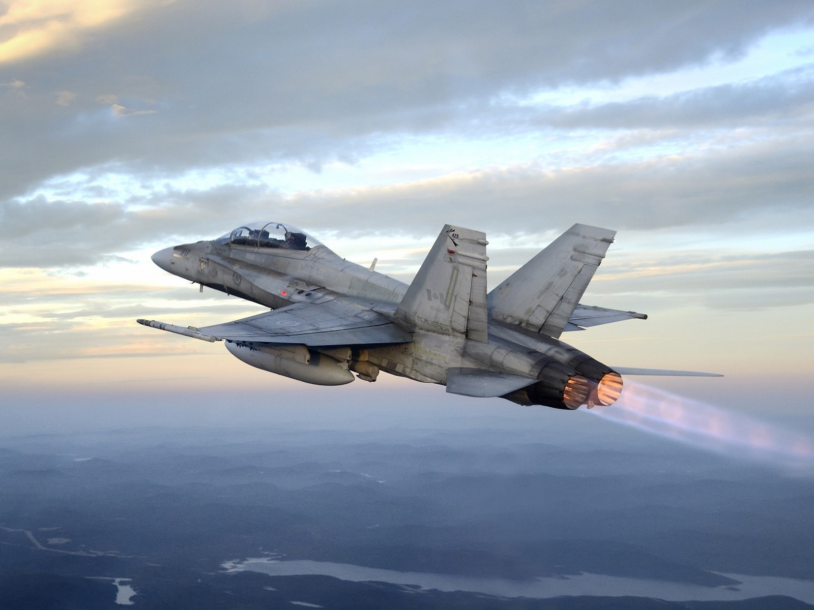 Реактивный самолет McDonnell Douglas CF-18 Hornet