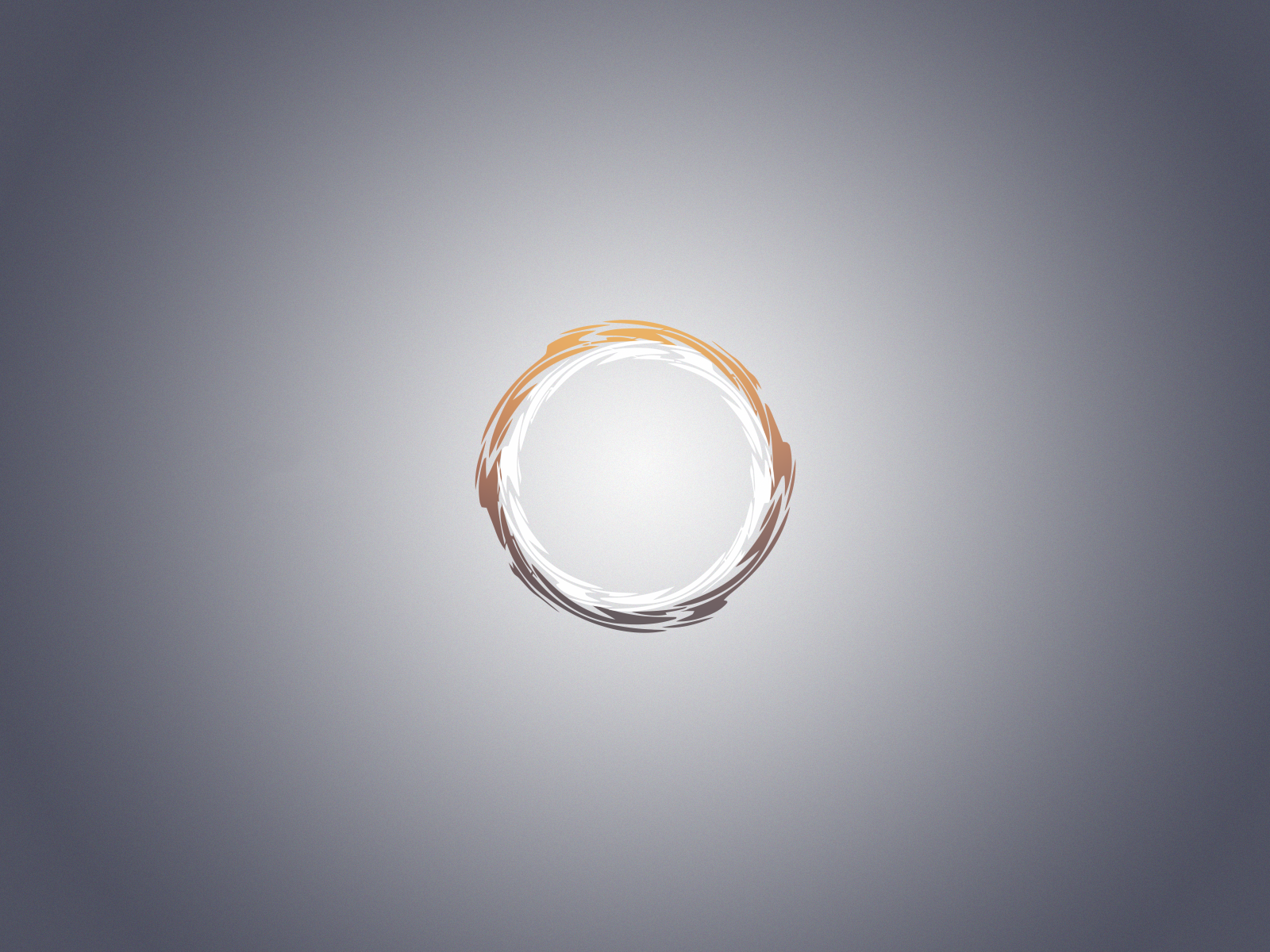 Кольцо на сером фоне