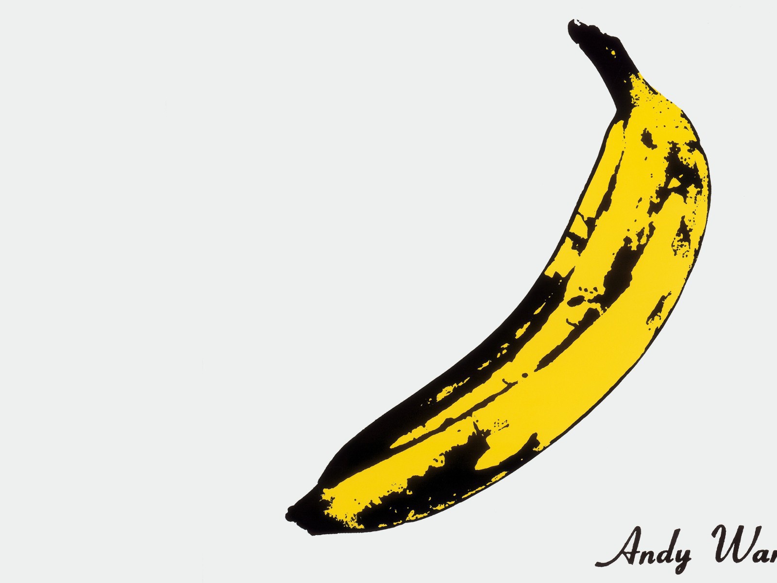 Спелый банан на белом фоне