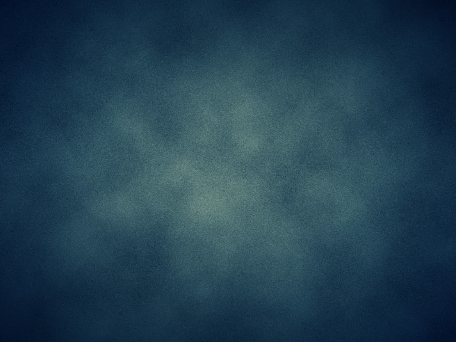 Белая дымка на голубом фоне