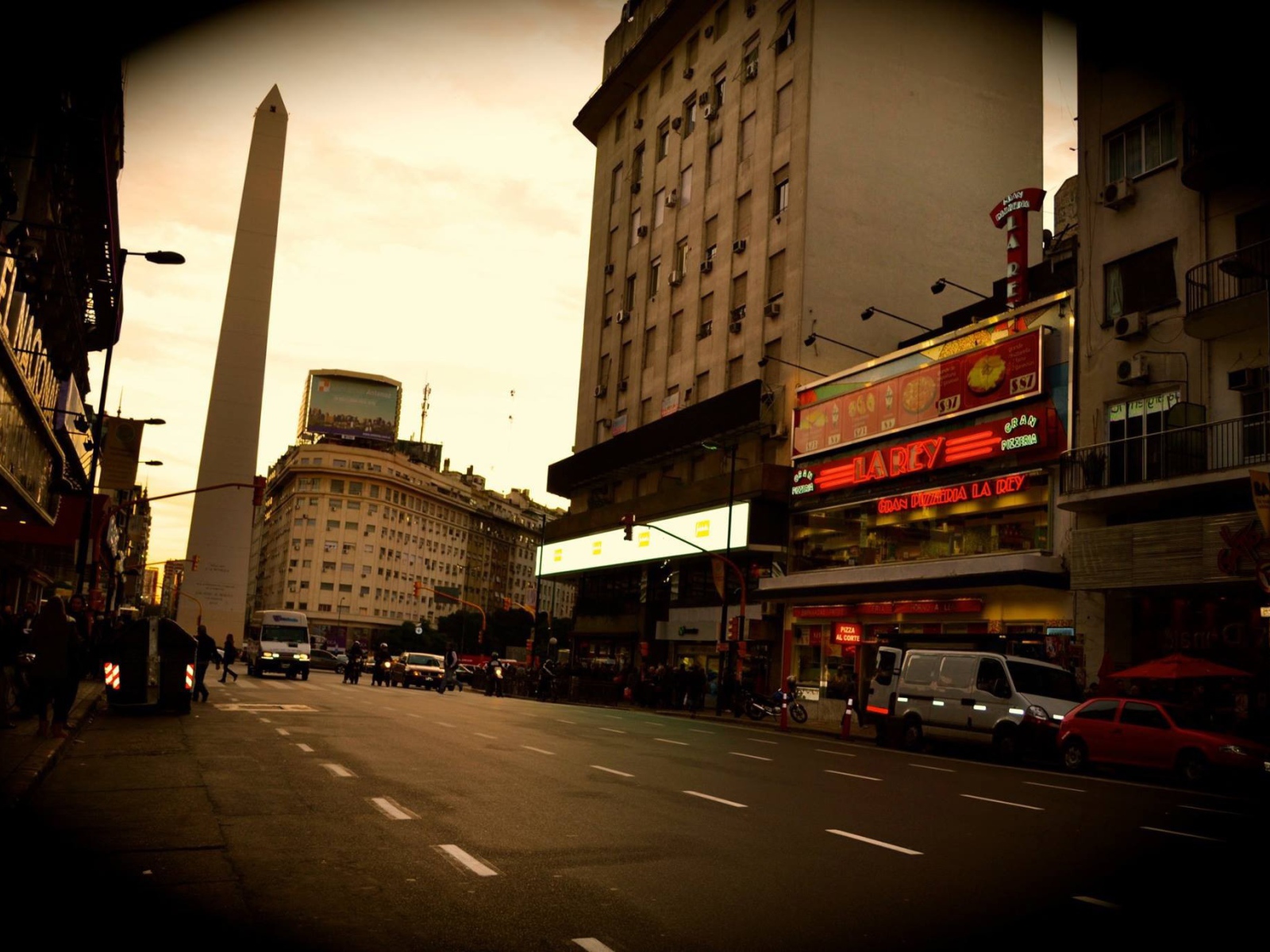 Городская улица Буэнос-Айреса