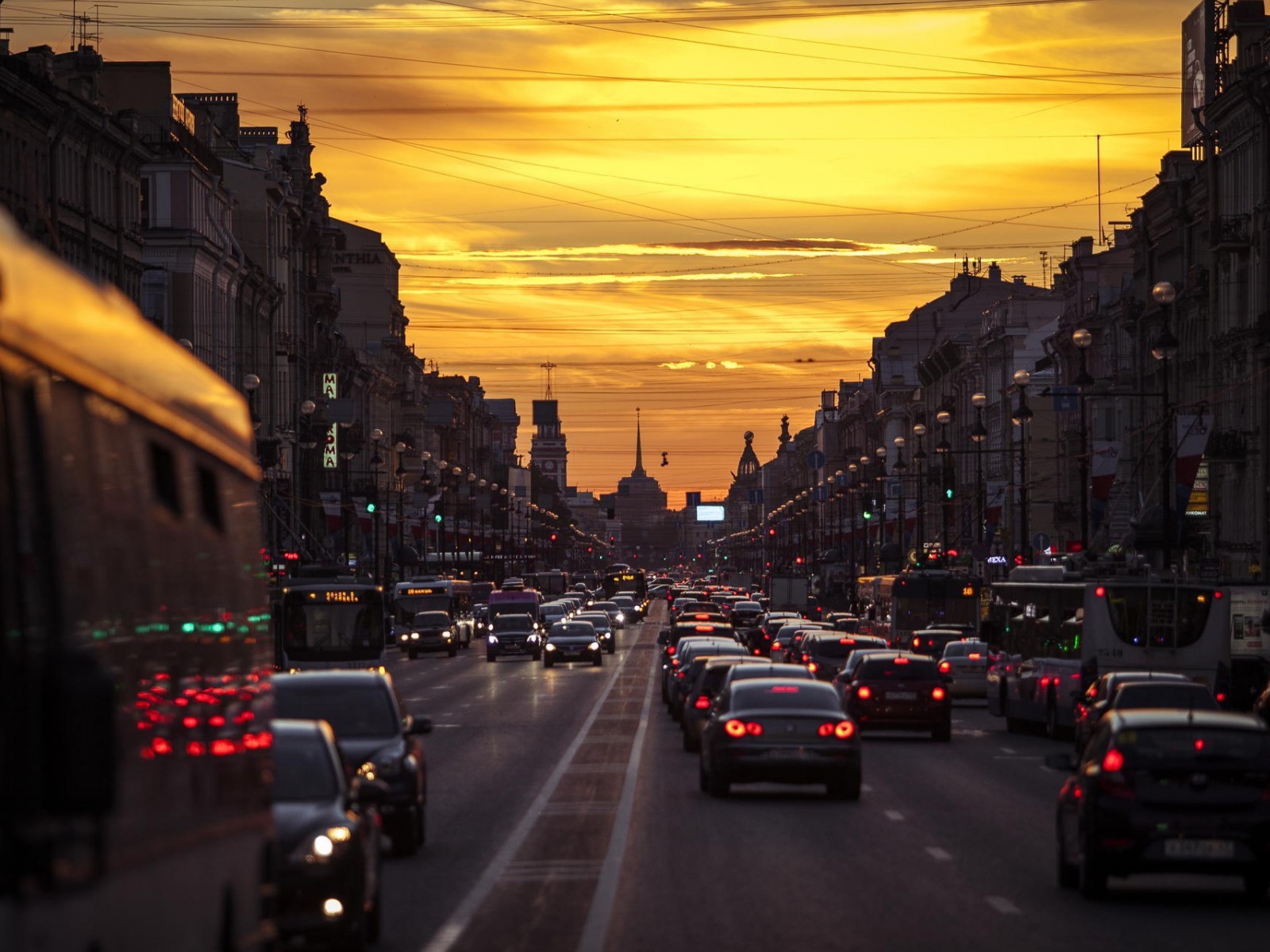 Вечерние пробки на улицах города