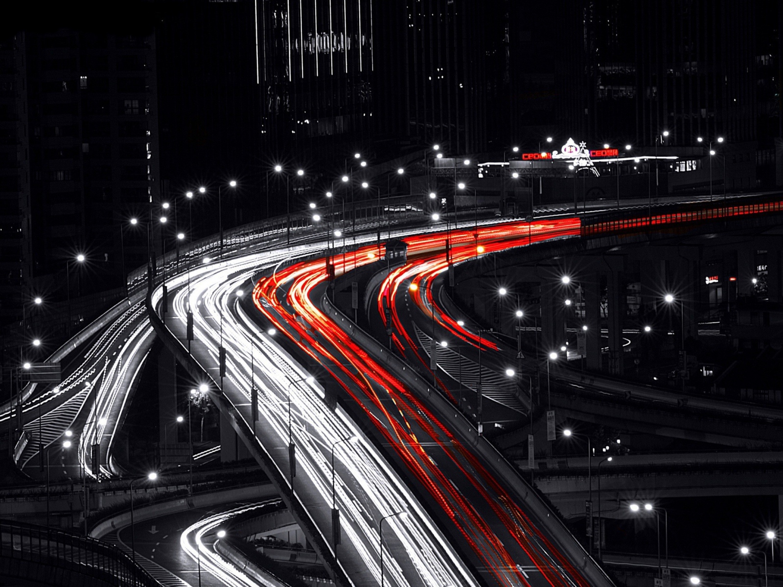 Ночное движение на мосту