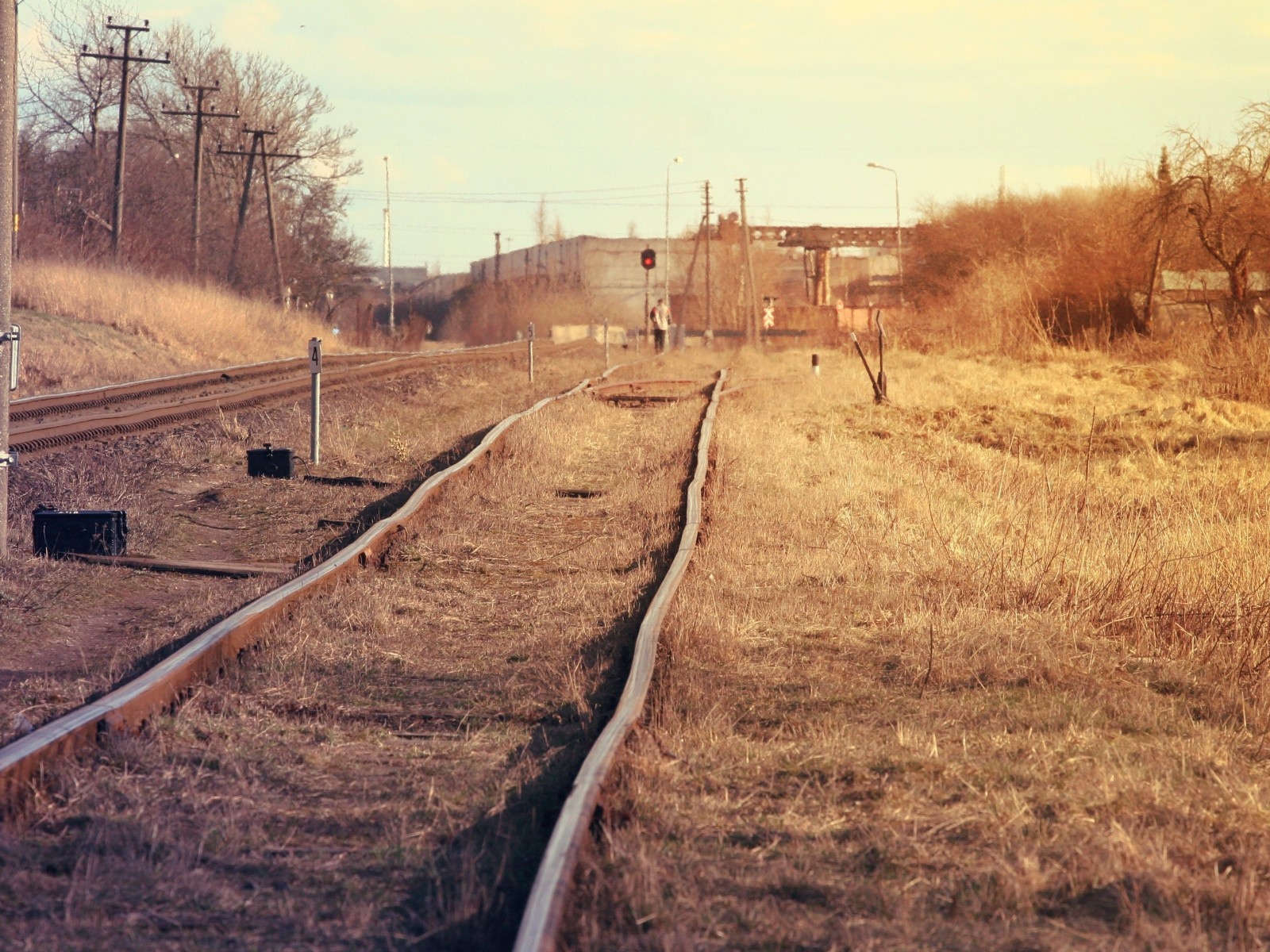 Деформированные старые рельсы