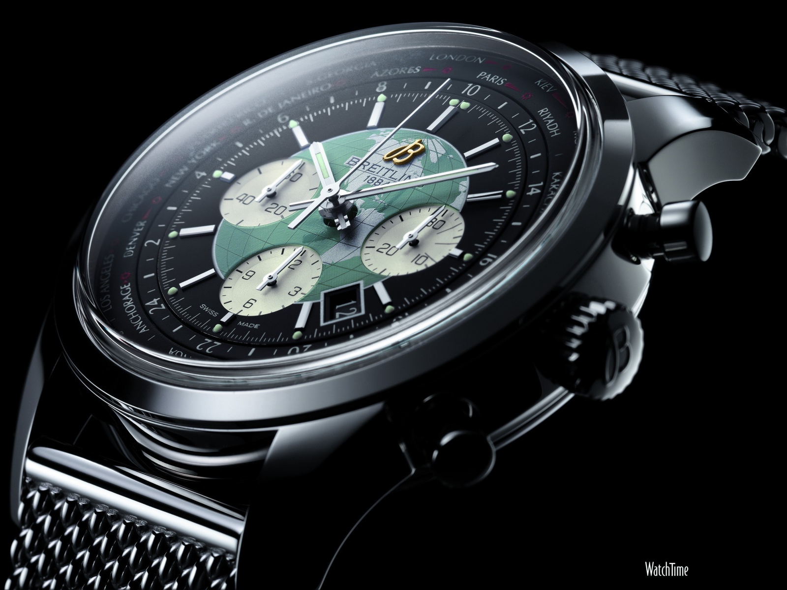 Дорогие наручные часы с картой мира на циферблате