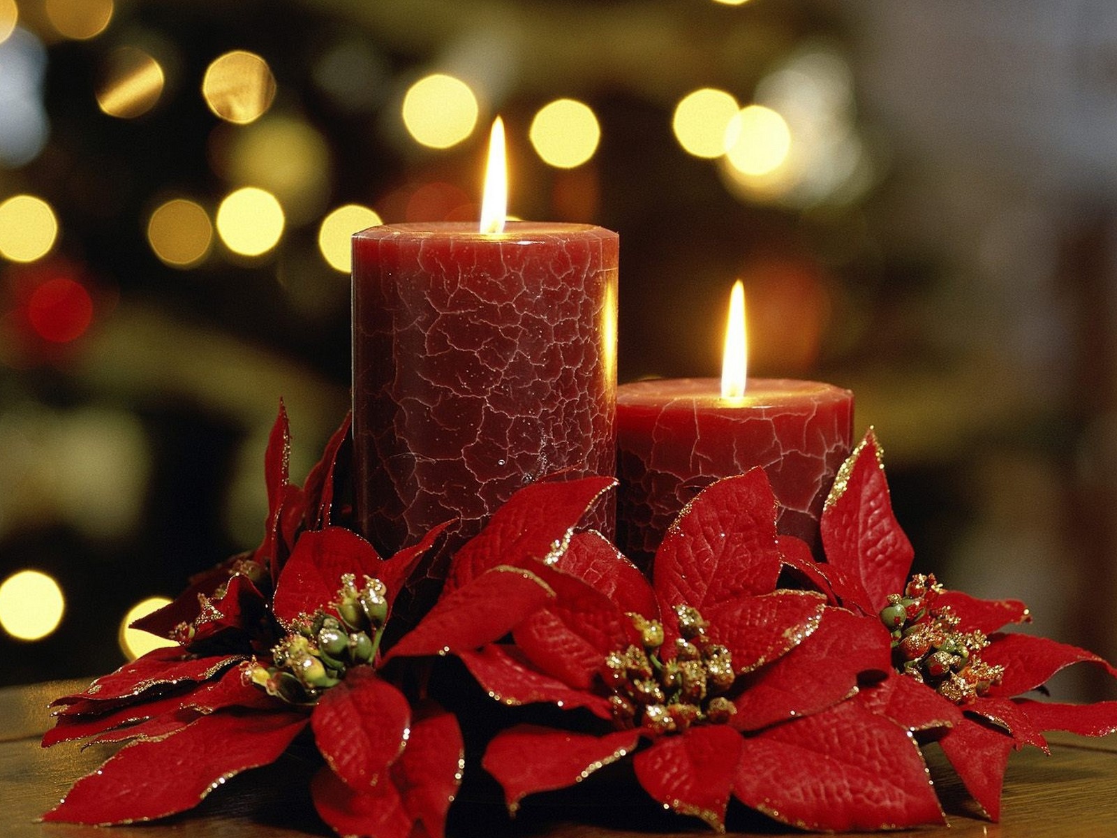 Ароматические свечи красного цвета