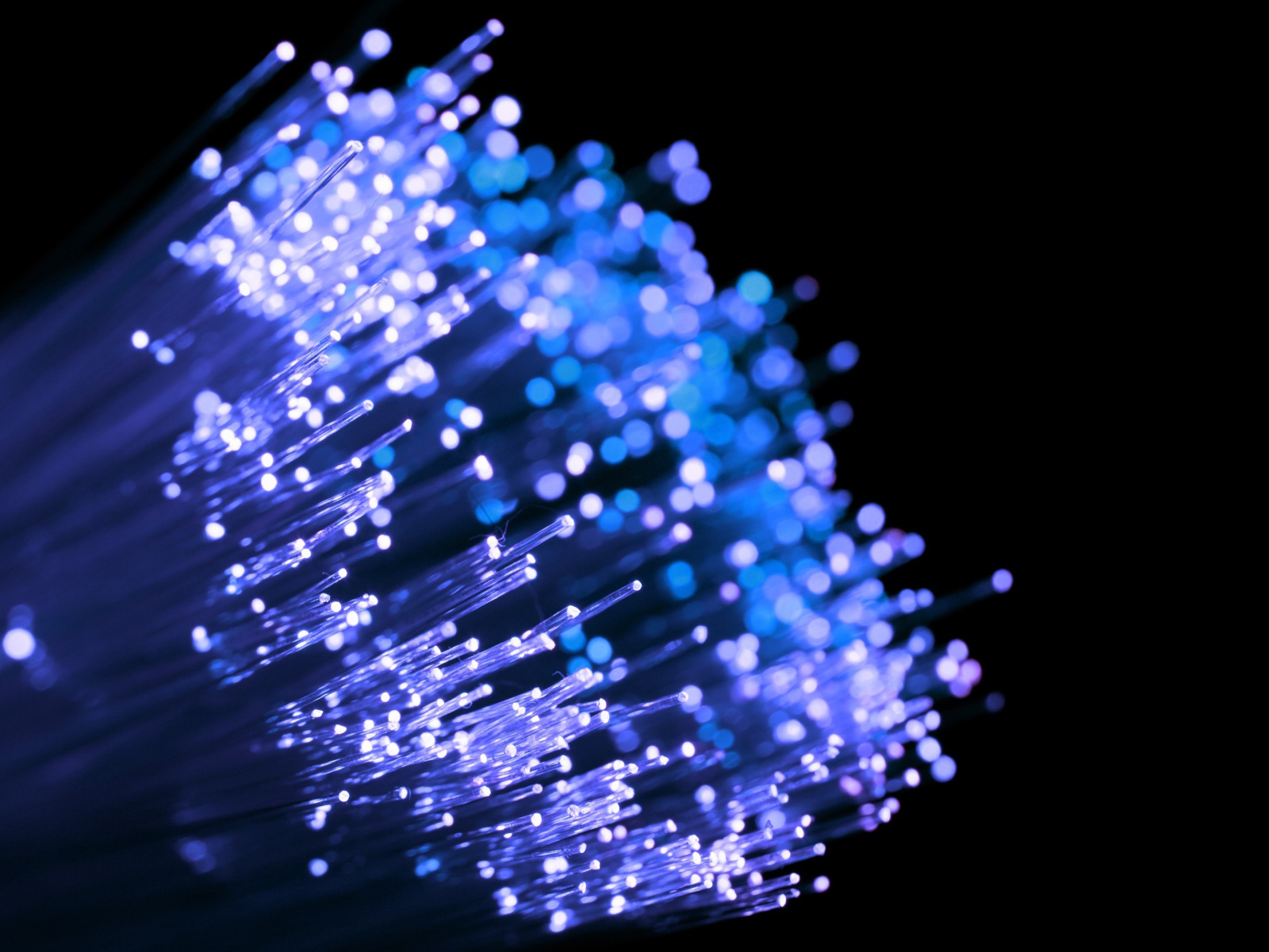 Огоньки на кончиках оптоволокна