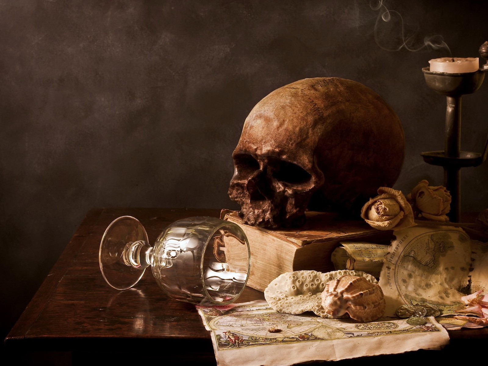 Череп на столе