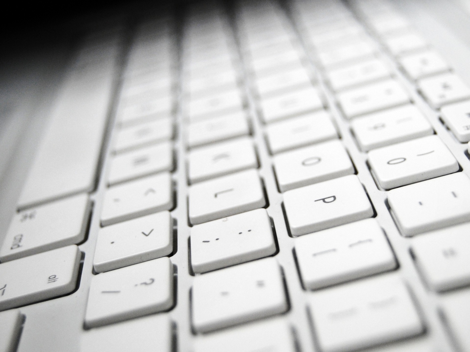 Белая клавиатура ноутбука