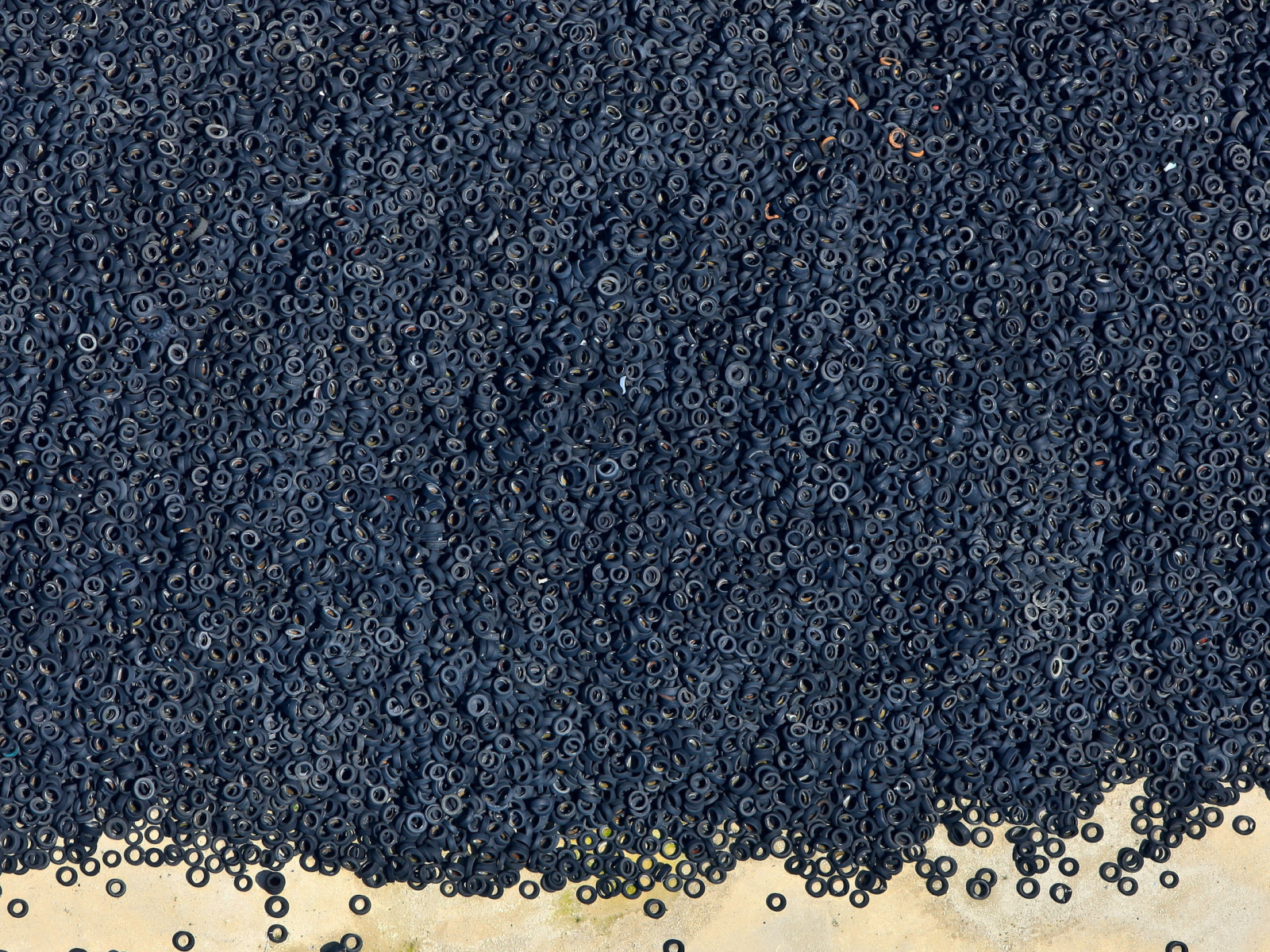 Резиновые покрышки автомобилей