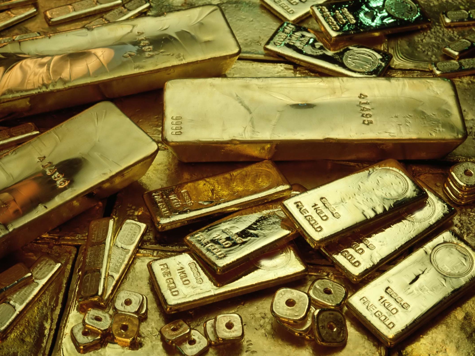 Разные золотые слитки