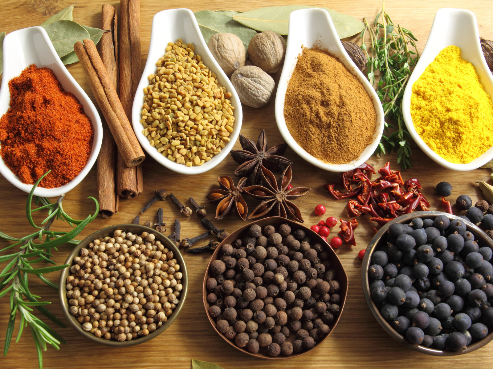 Плошки с разными специями