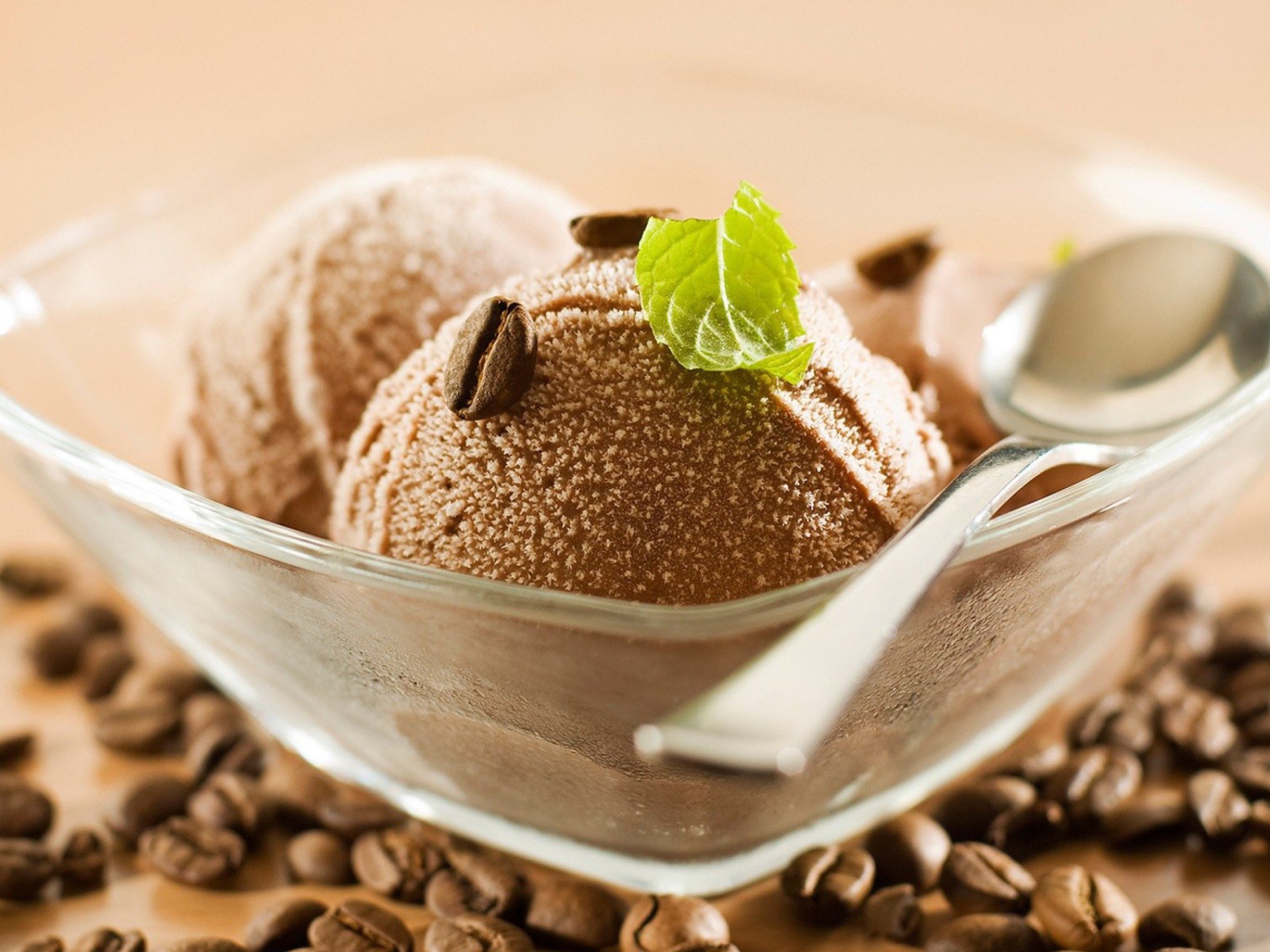 Кофейное мороженое в мисочке