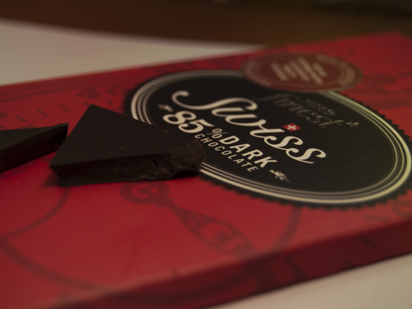 Плитка черного шоколада