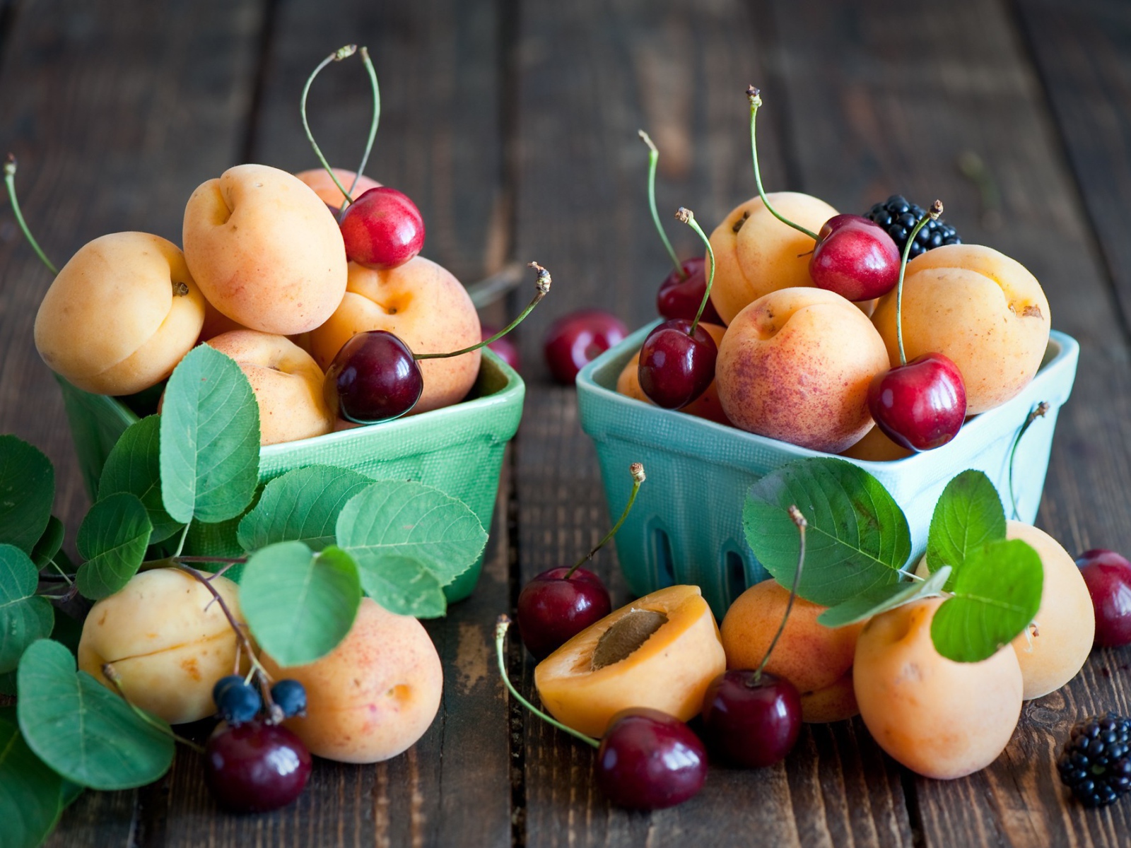 Абрикосы и черешни