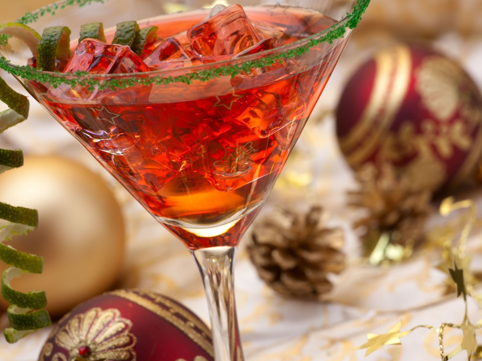 Новогодний коктейль со льдом