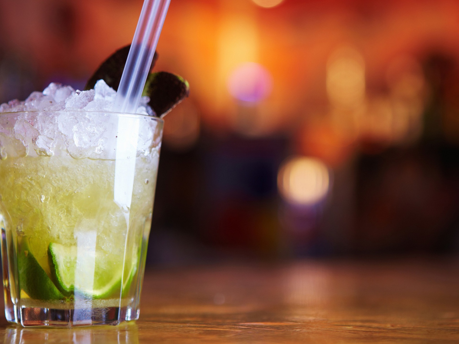 Напиток из лайма со льдом