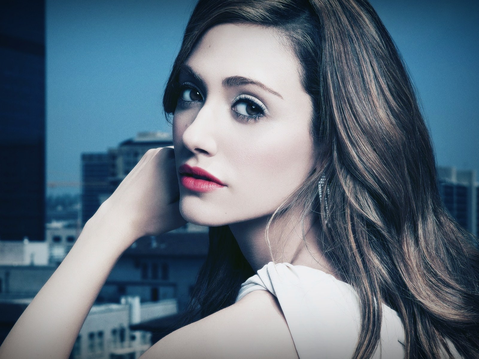 Девушка актриса Эмми Россам