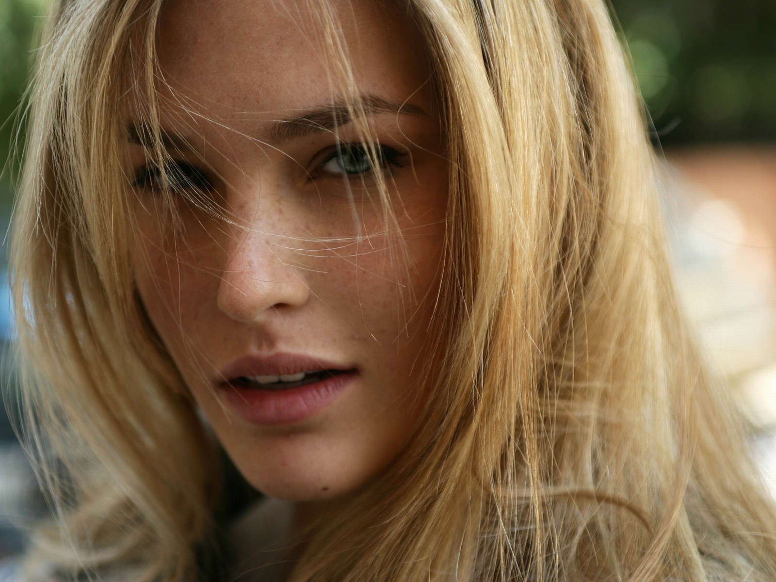 Модель блондинка Бар Рафаэли