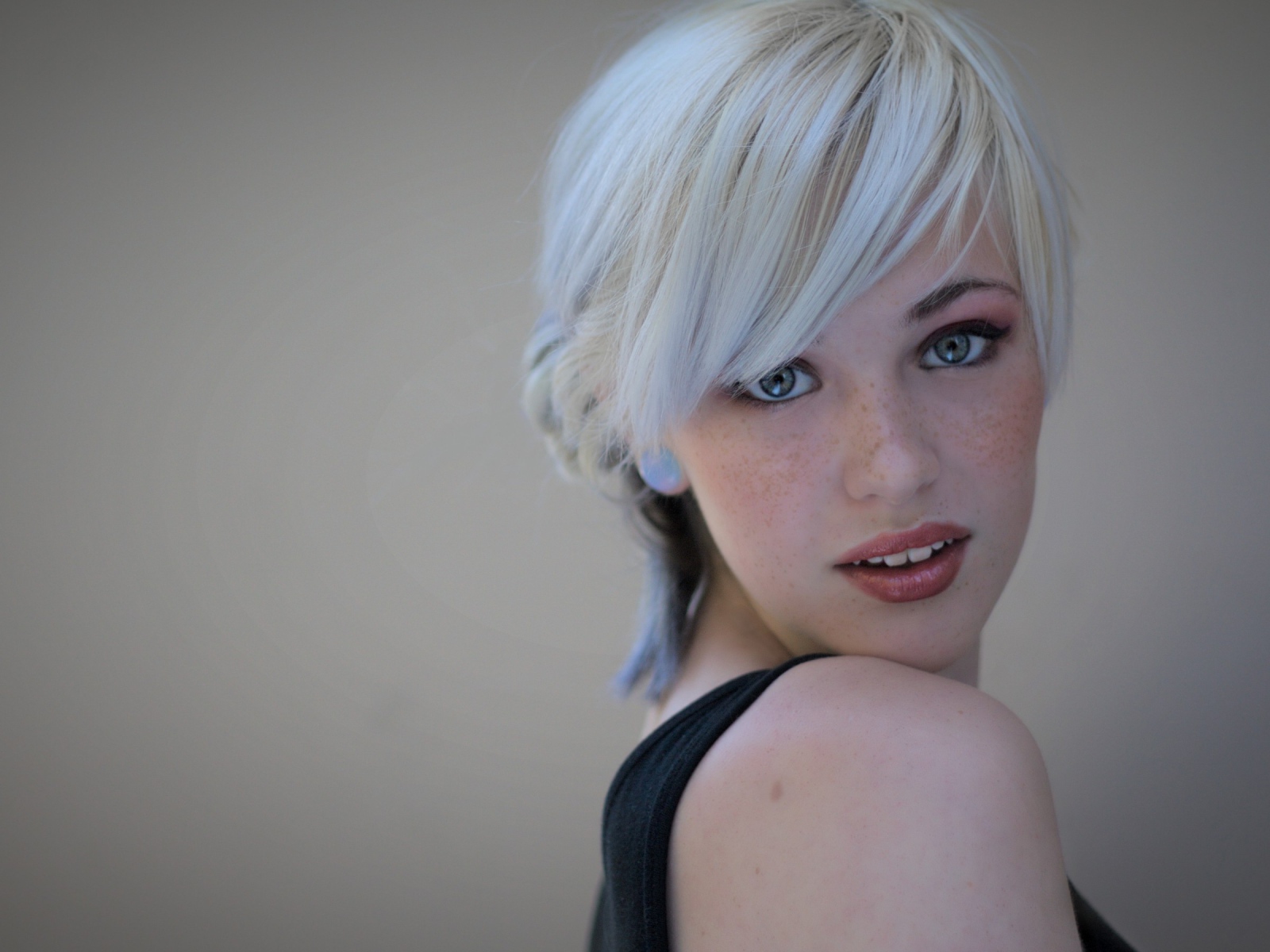 Девушка блондинка Devon Jade