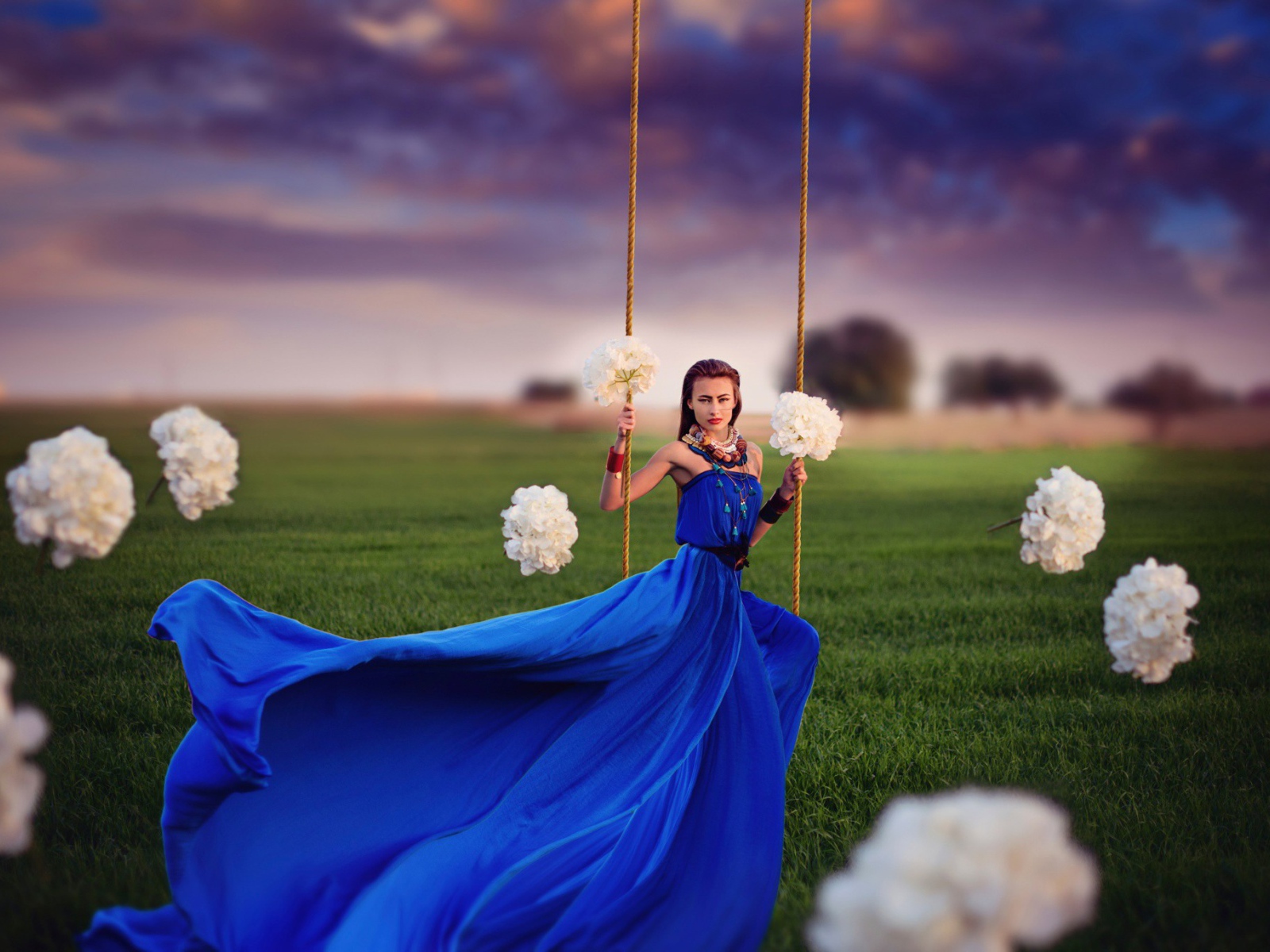 Девушка среди облаков