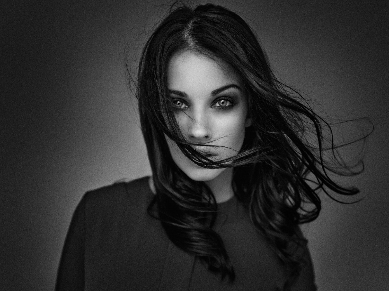 Черно белое фото модели Аллы Бергер