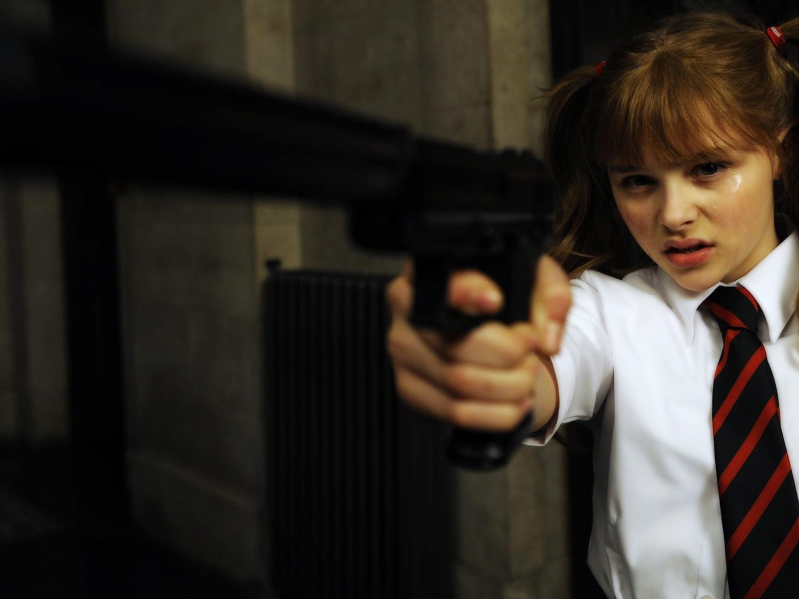 Девочка с пистолетом в фильме Пипец